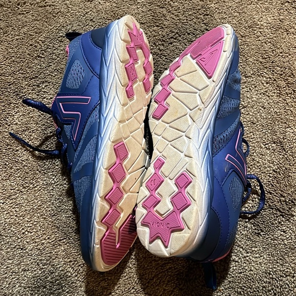 Vionic Sneakers - Picture 3 of 3